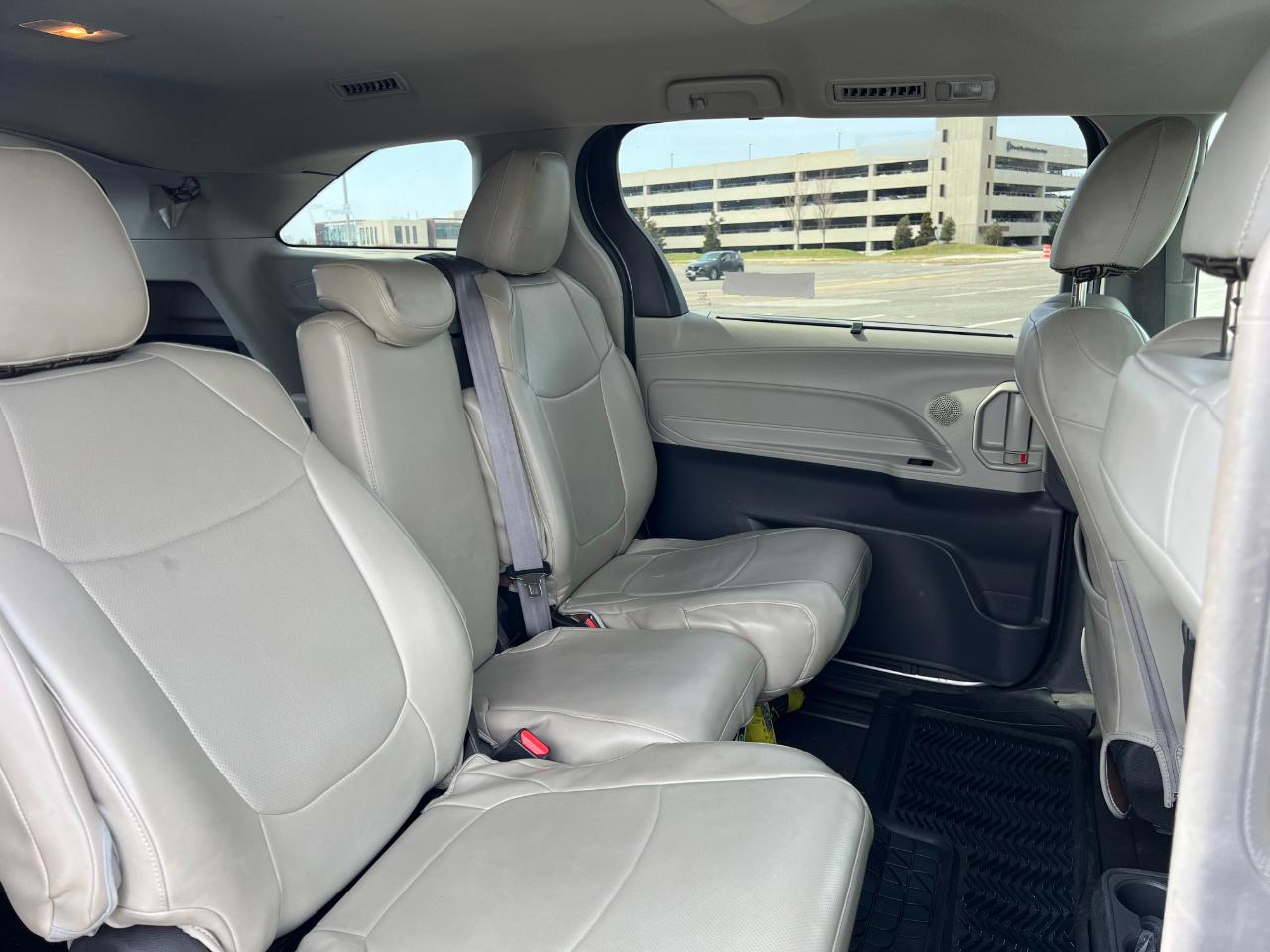 Toyota Sienna LE 8-Passenger 2022