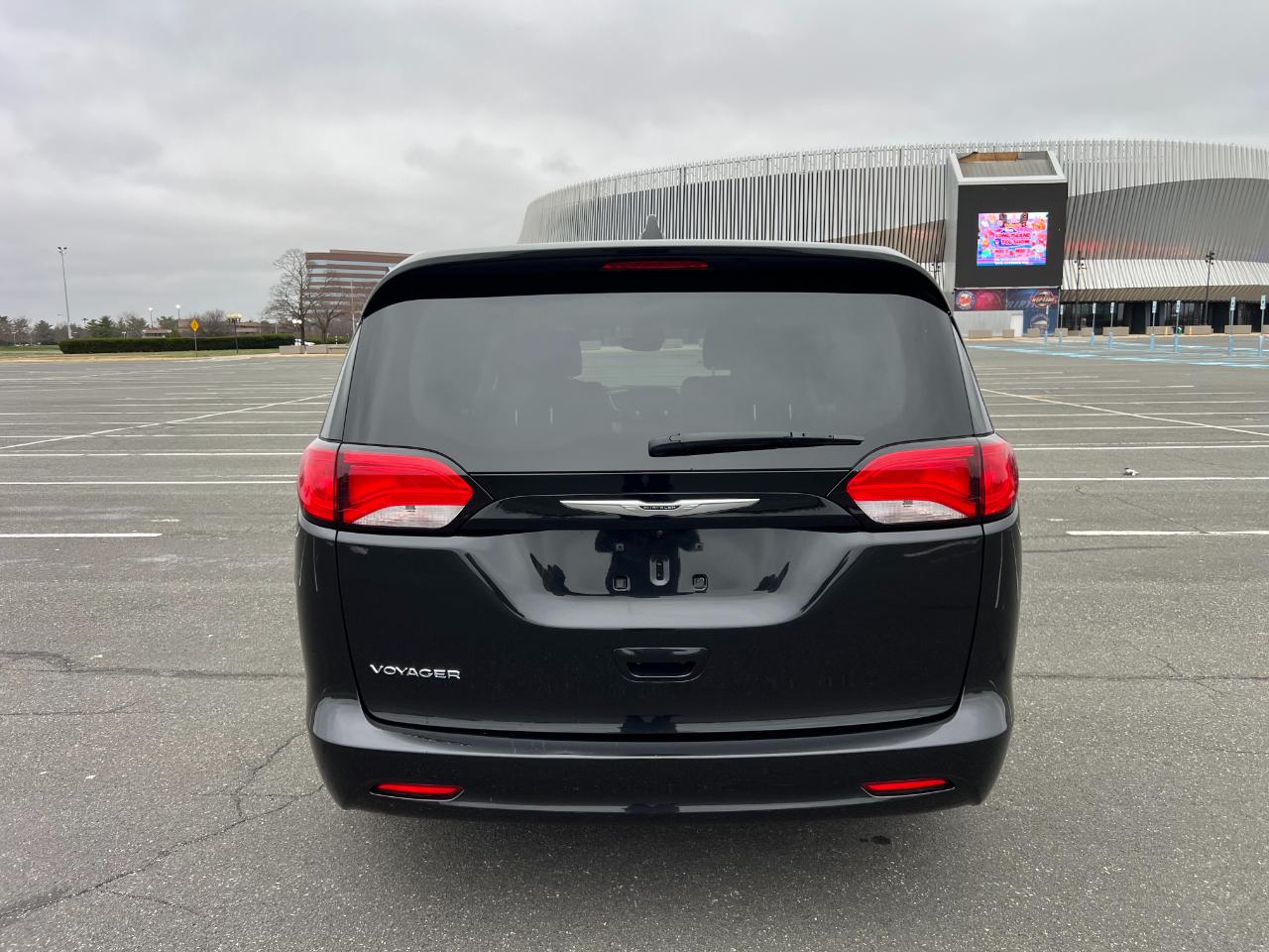 Chrysler Voyager LX 2024