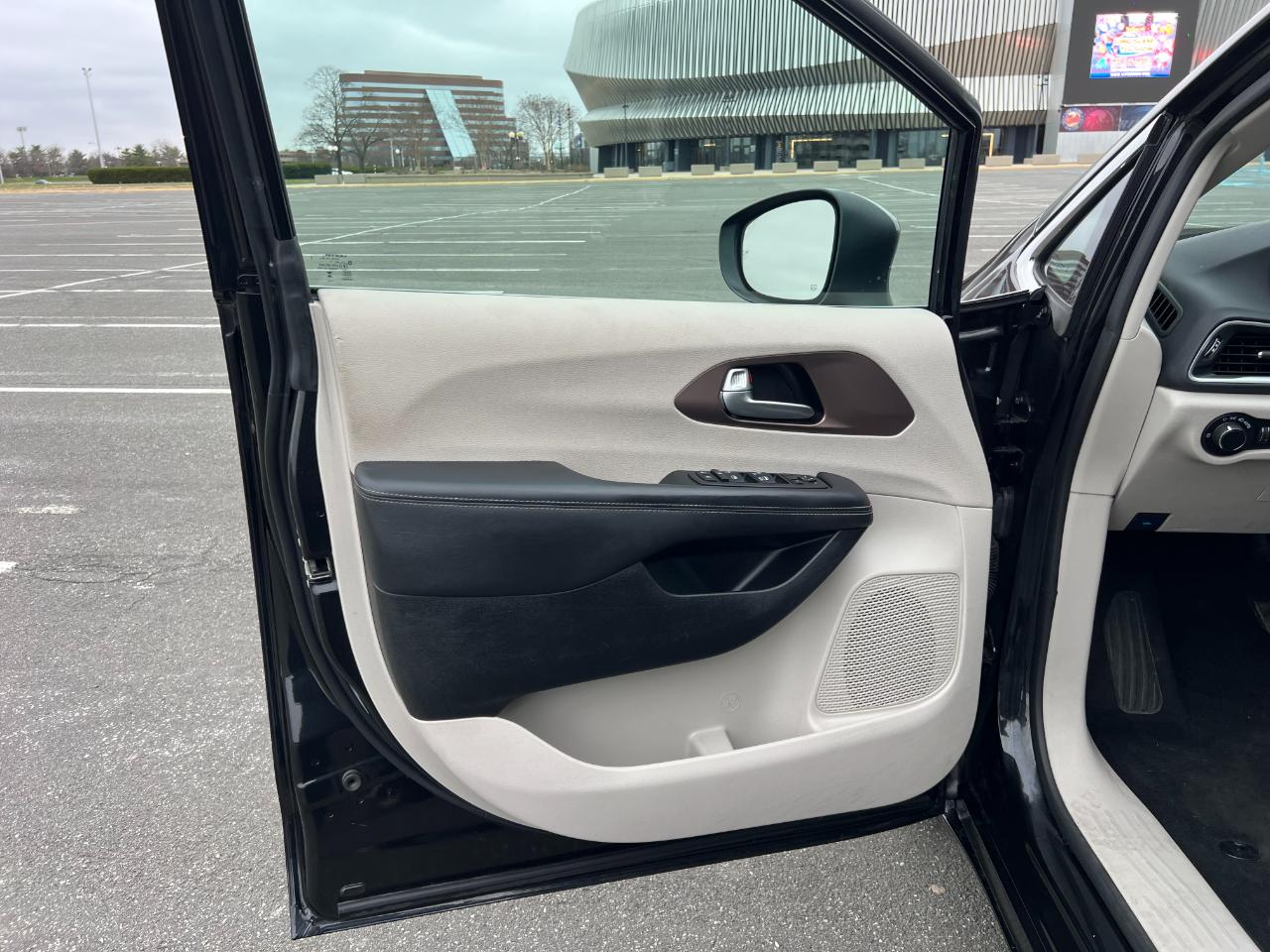 Chrysler Voyager LX 2024