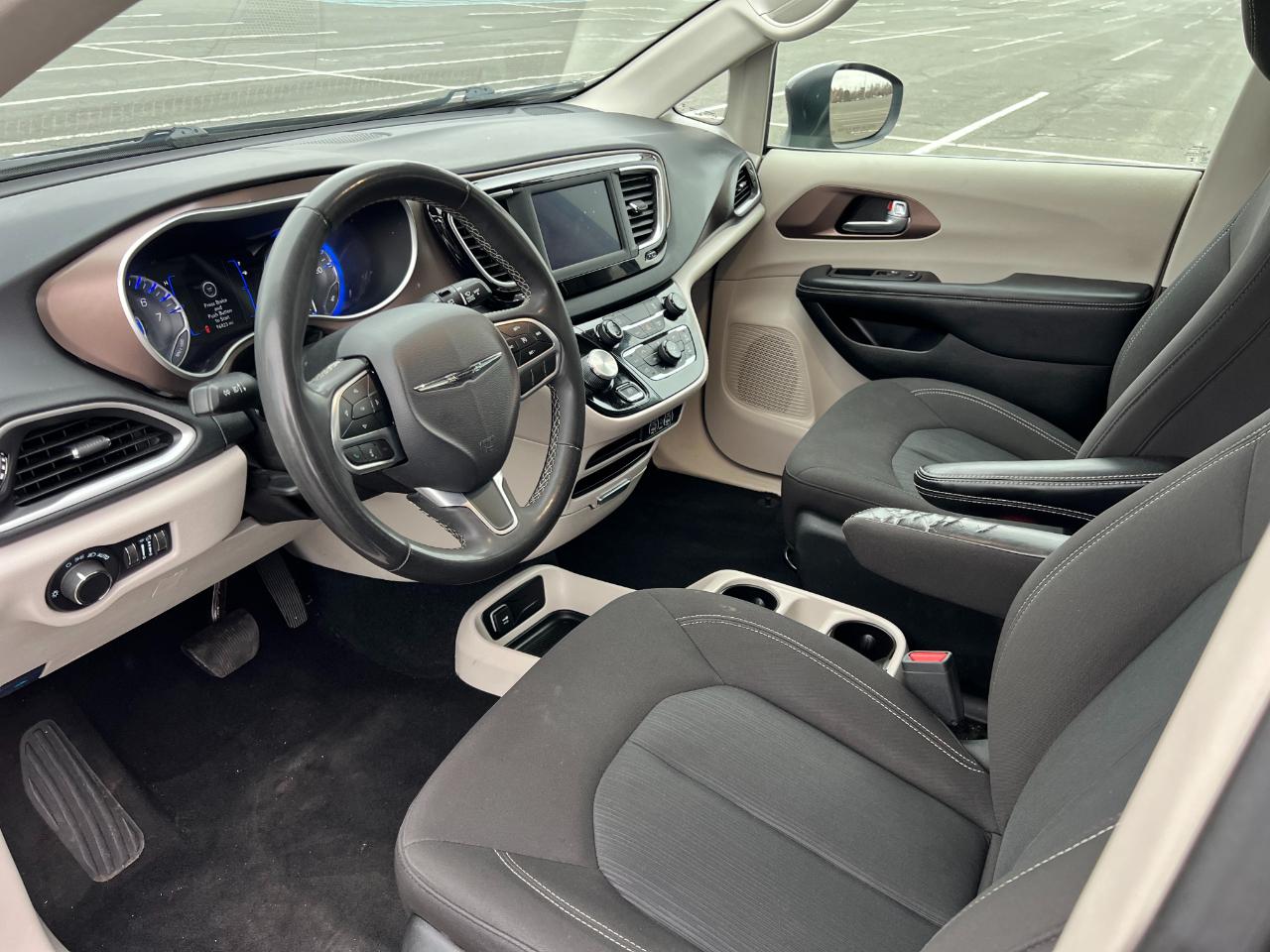 Chrysler Voyager LX 2024