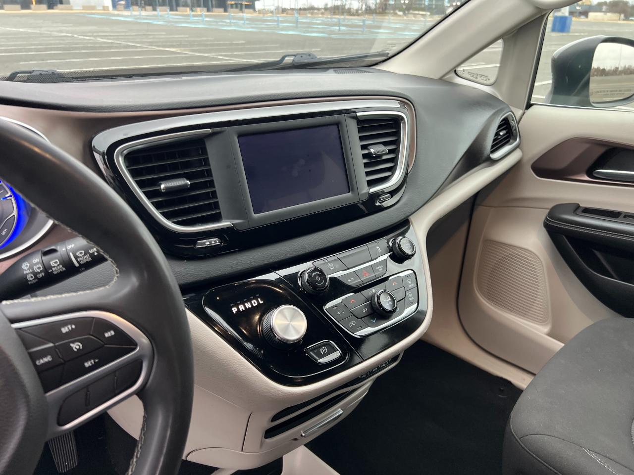 Chrysler Voyager LX 2024