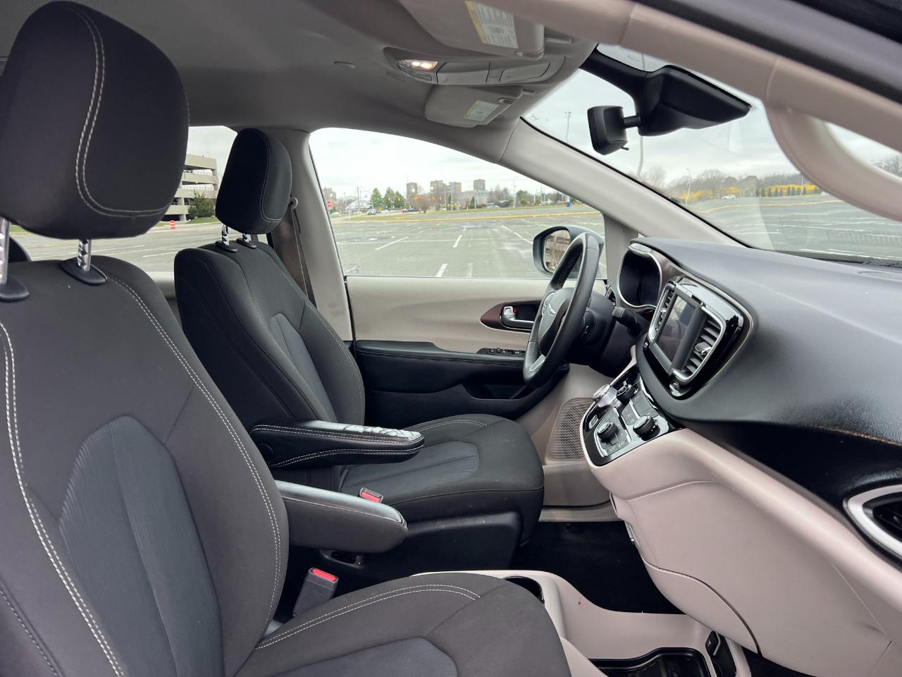 Chrysler Voyager LX 2024