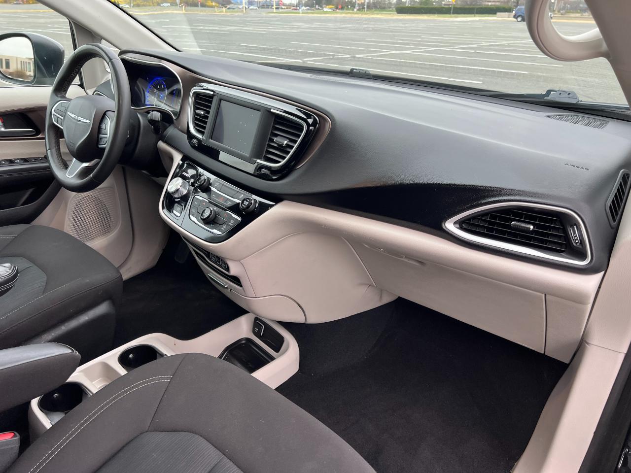 Chrysler Voyager LX 2024