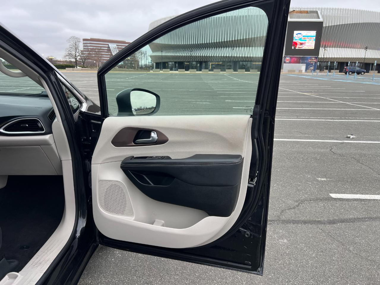 Chrysler Voyager LX 2024