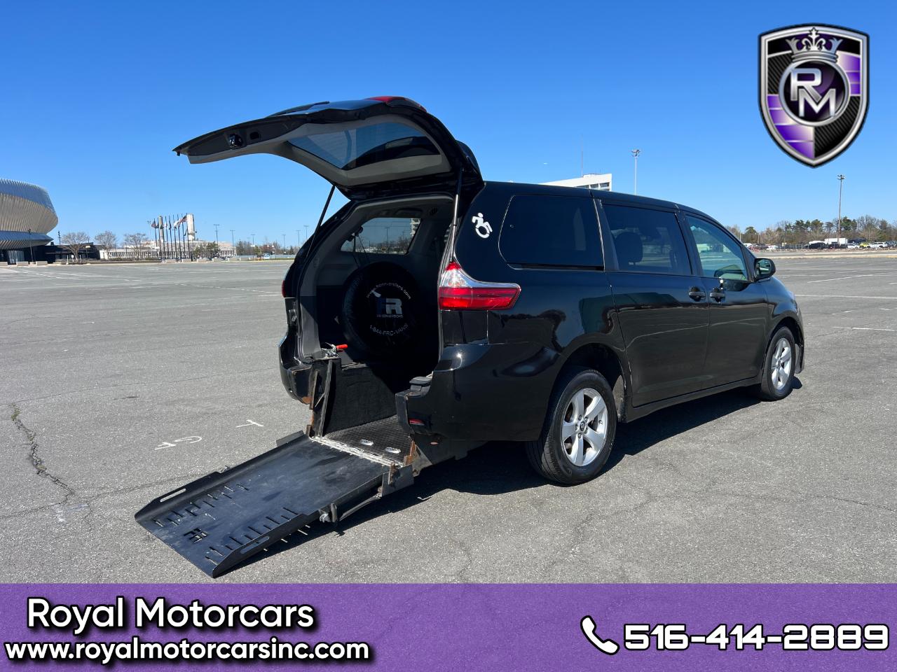 Toyota Sienna LE 7-Passenger Mobility 2020