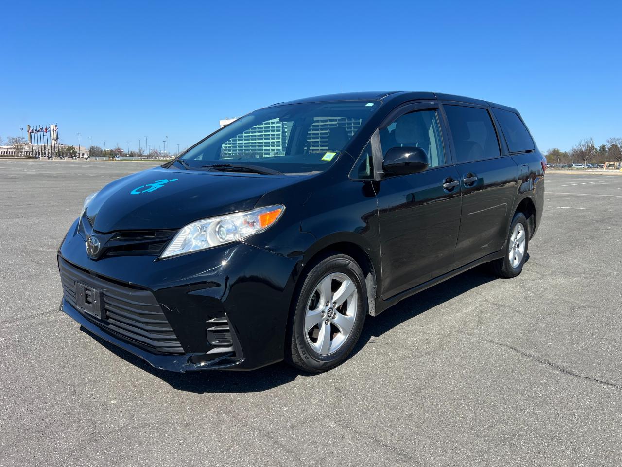 Toyota Sienna LE 7-Passenger Mobility 2020