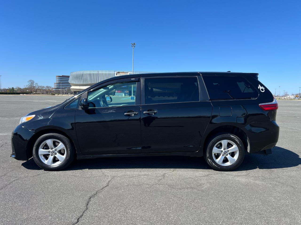 Toyota Sienna LE 7-Passenger Mobility 2020