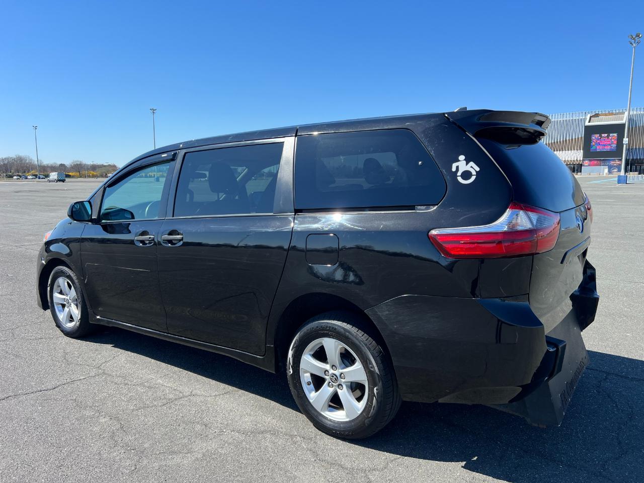 Toyota Sienna LE 7-Passenger Mobility 2020