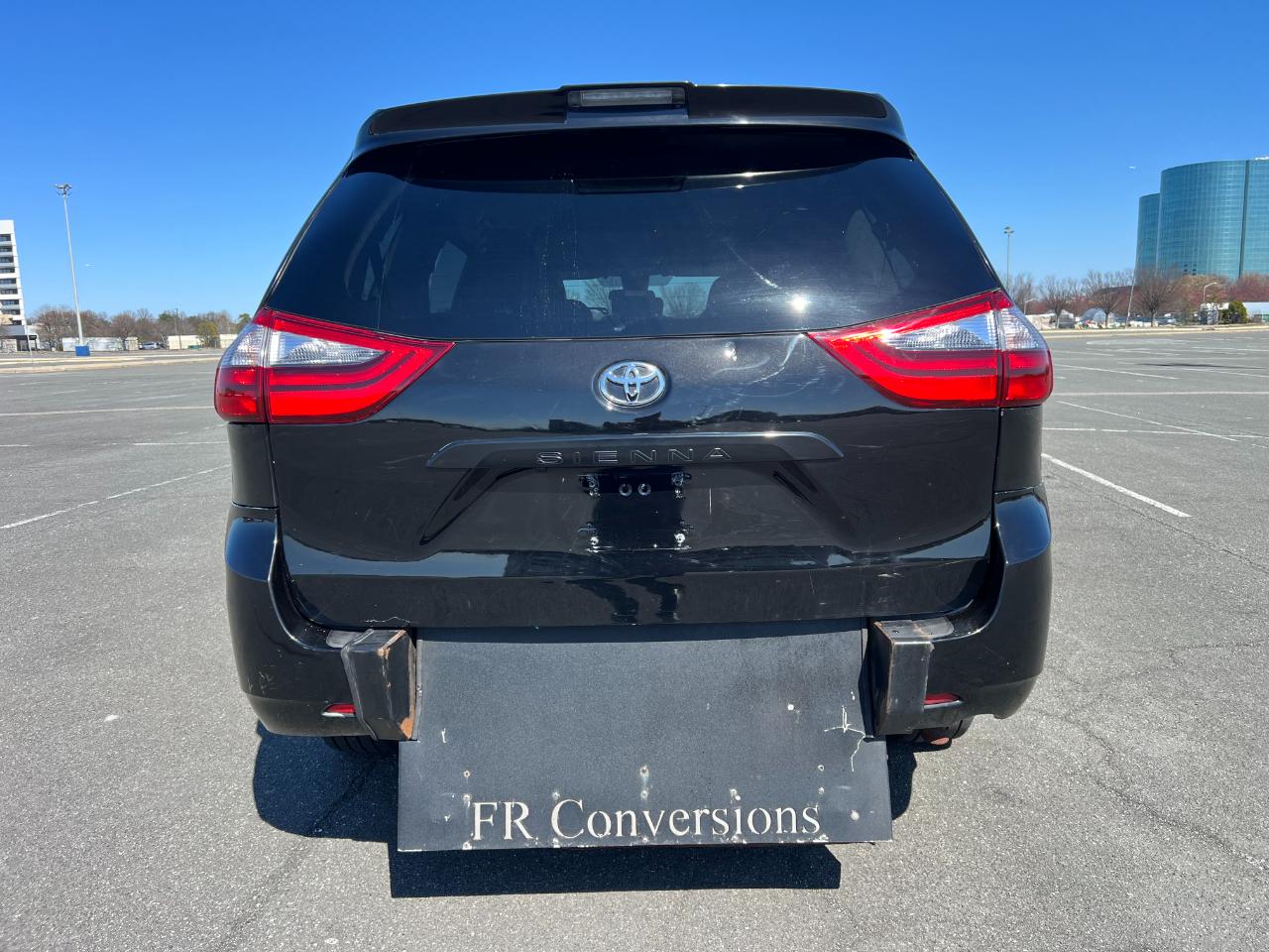 Toyota Sienna LE 7-Passenger Mobility 2020