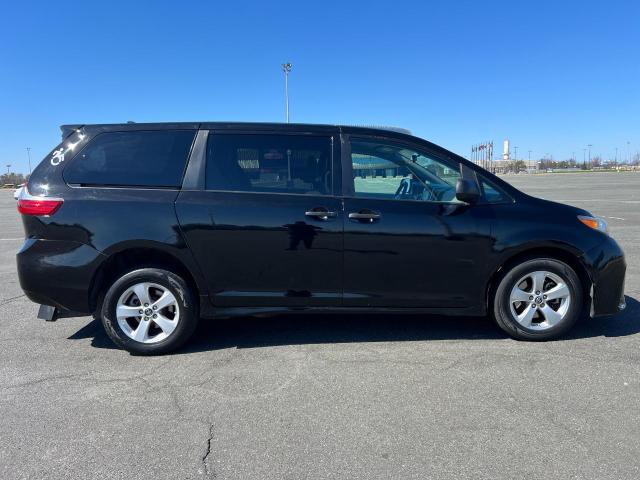 Toyota Sienna LE 7-Passenger Mobility 2020