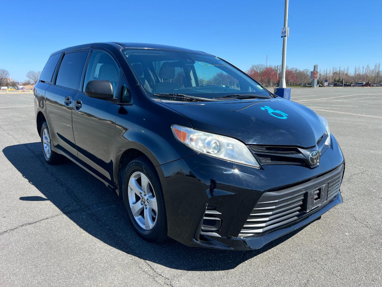 Toyota Sienna LE 7-Passenger Mobility 2020