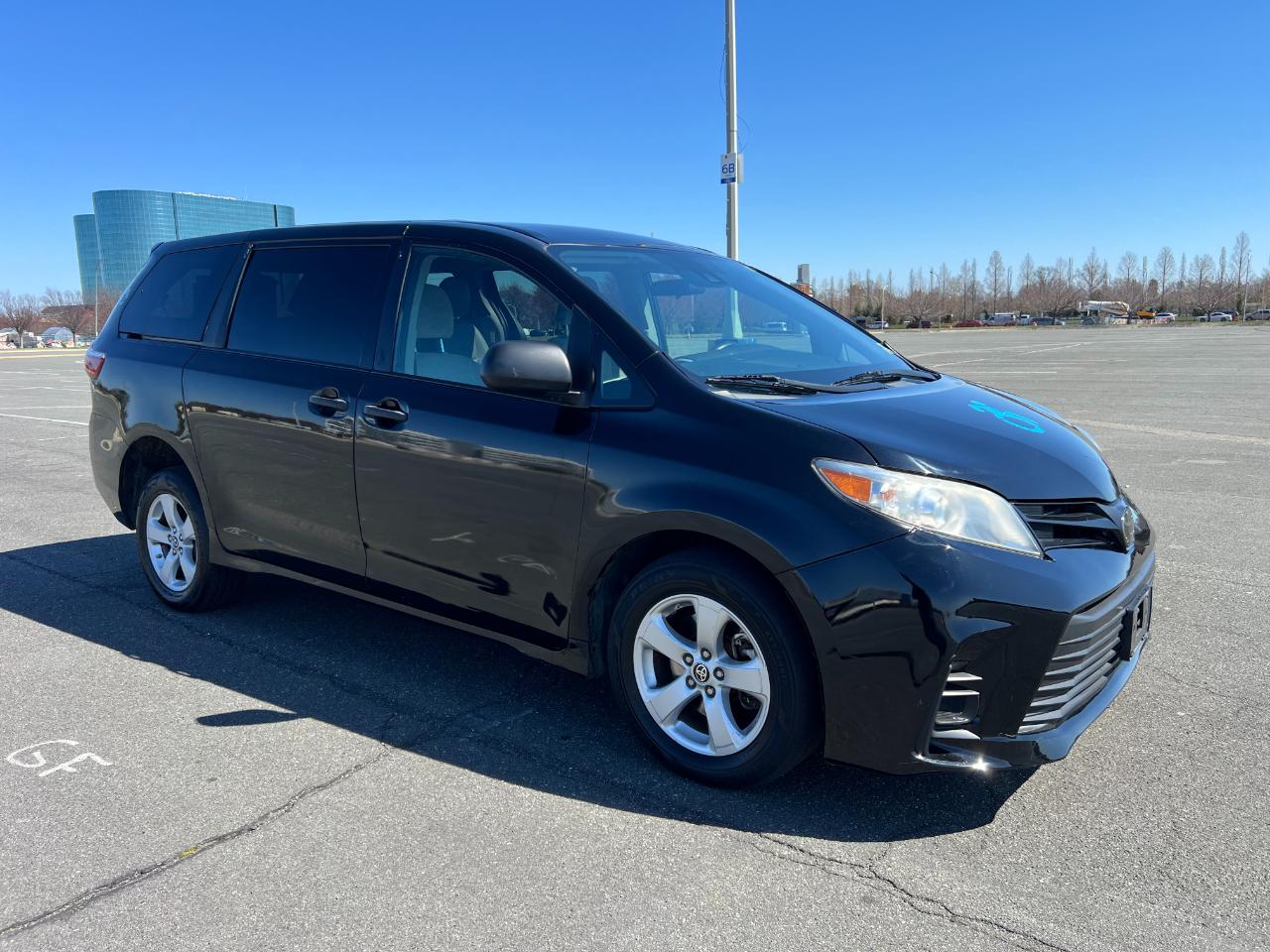 Toyota Sienna LE 7-Passenger Mobility 2020