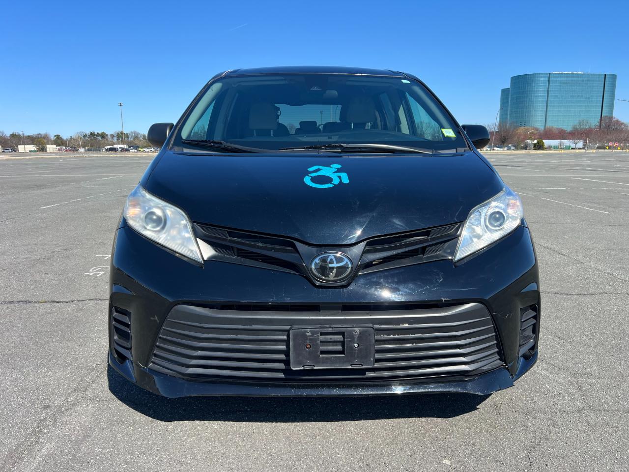 Toyota Sienna LE 7-Passenger Mobility 2020