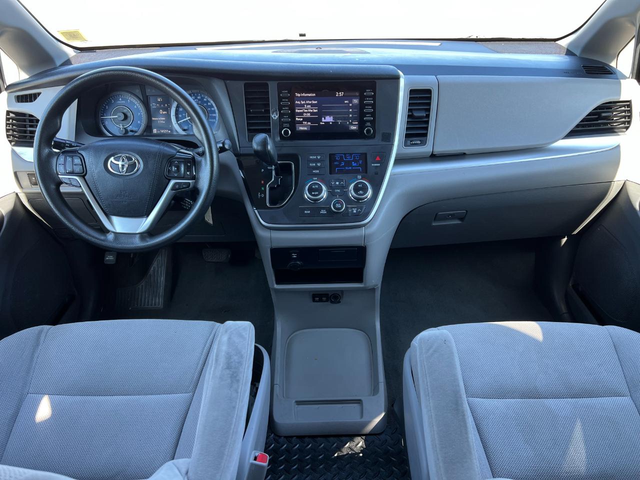 Toyota Sienna LE 7-Passenger Mobility 2020