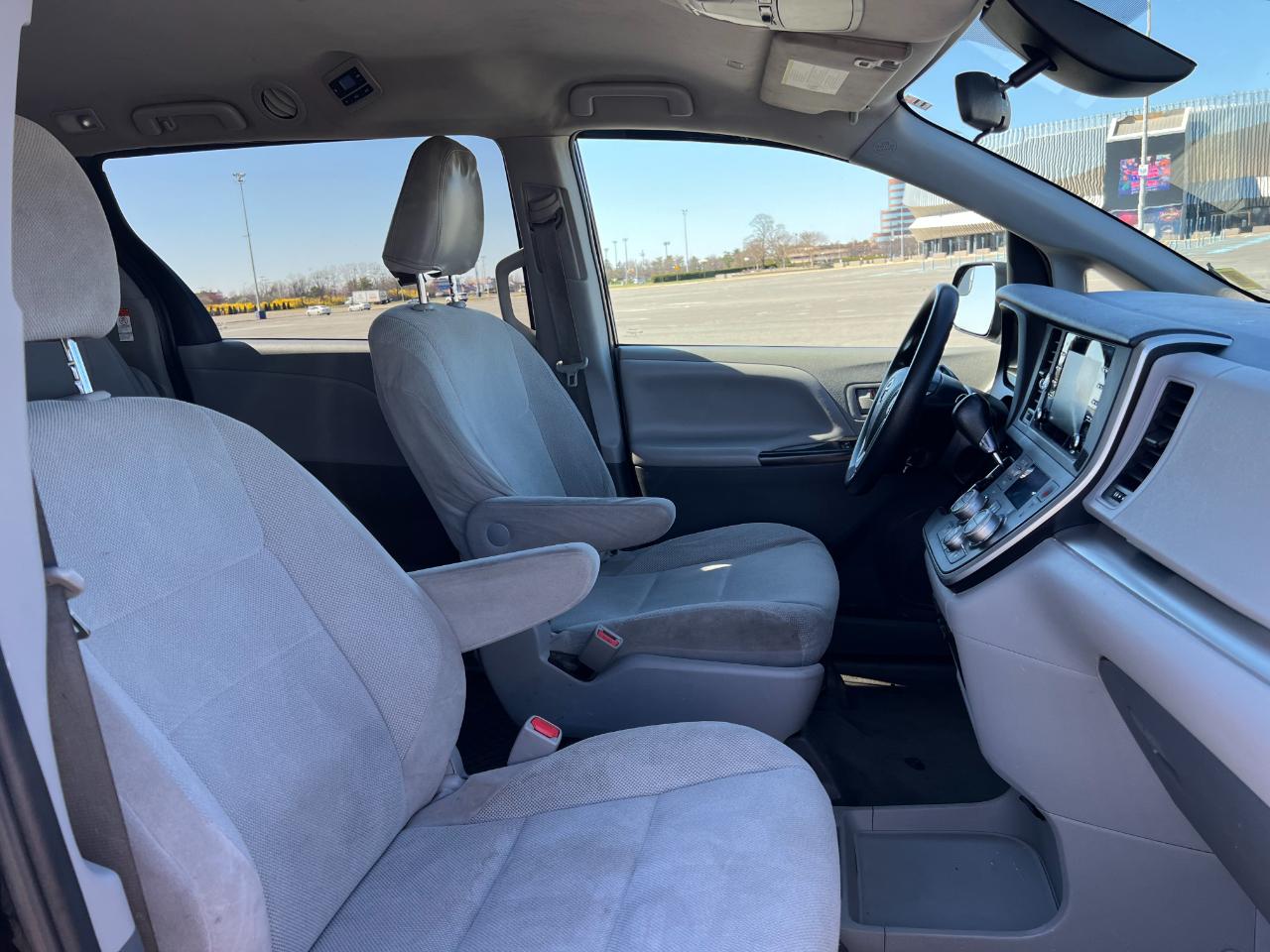 Toyota Sienna LE 7-Passenger Mobility 2020