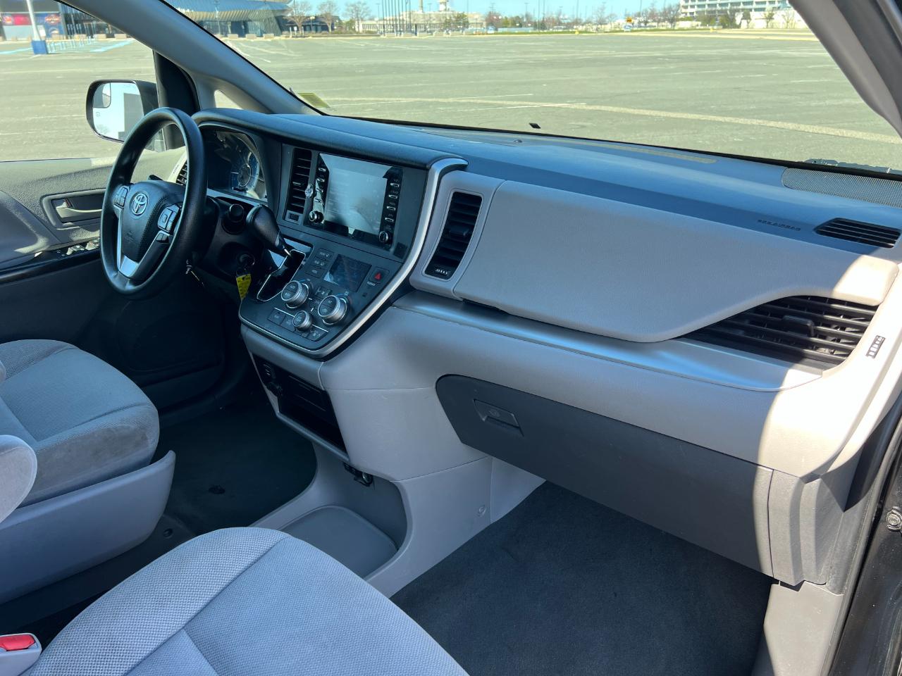 Toyota Sienna LE 7-Passenger Mobility 2020