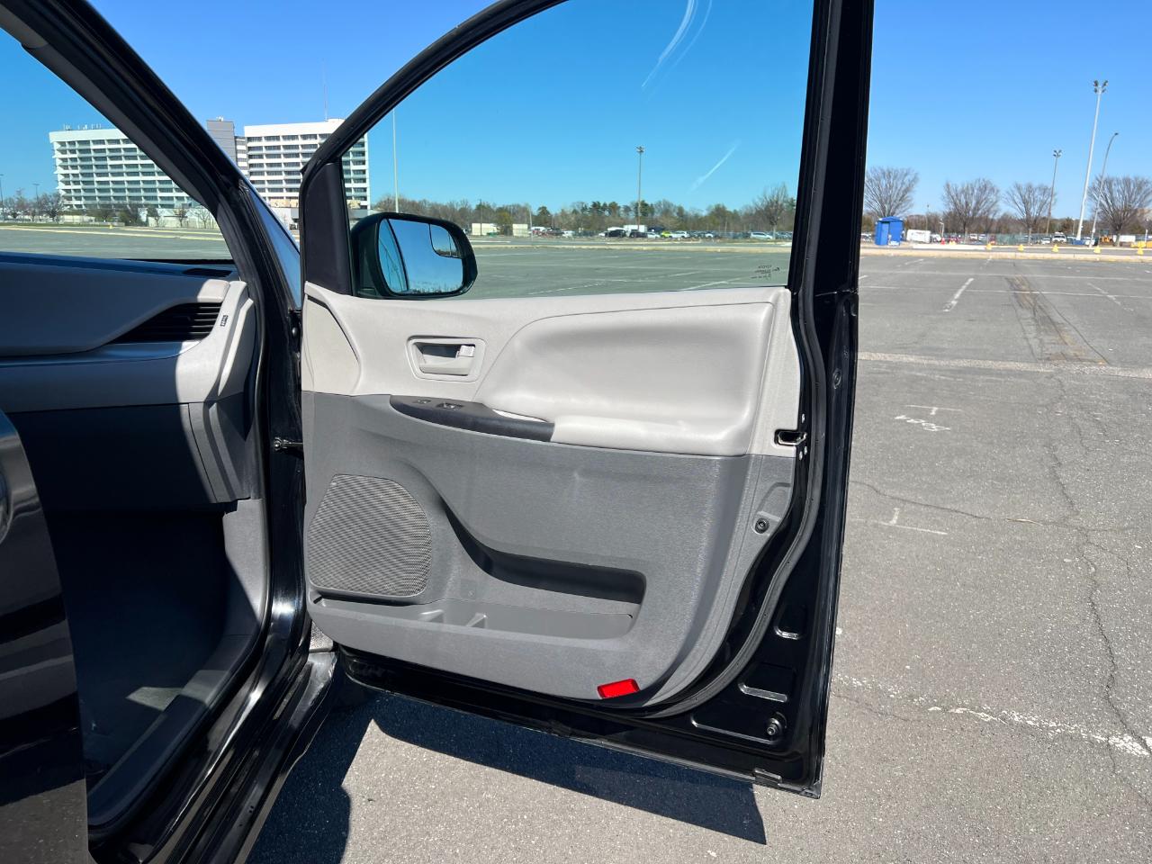 Toyota Sienna LE 7-Passenger Mobility 2020