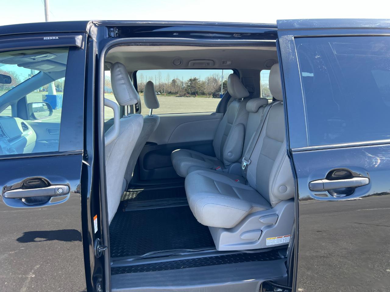 Toyota Sienna LE 7-Passenger Mobility 2020