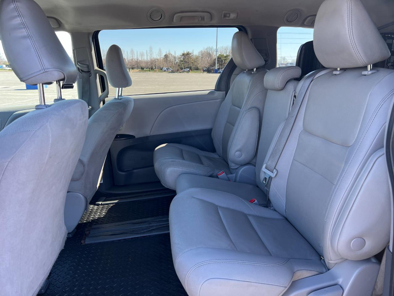 Toyota Sienna LE 7-Passenger Mobility 2020
