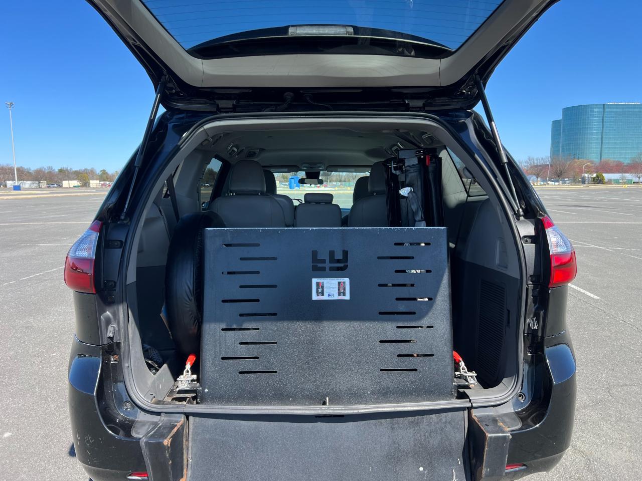 Toyota Sienna LE 7-Passenger Mobility 2020