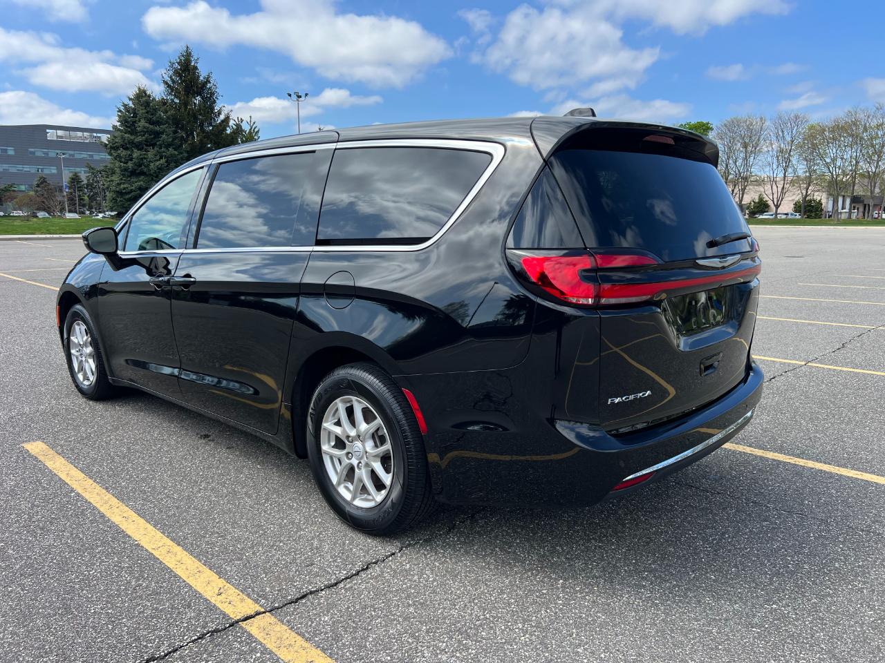 Chrysler Pacifica Select 2025