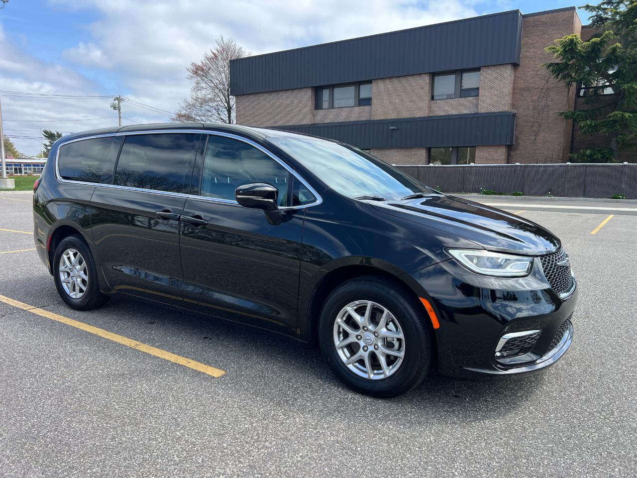 Chrysler Pacifica Select 2025