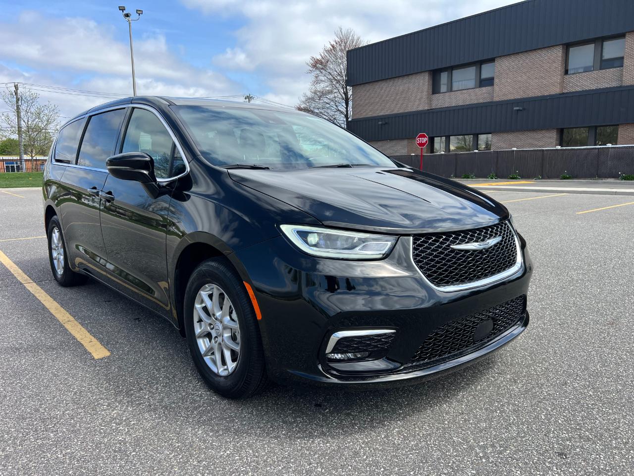Chrysler Pacifica Select 2025