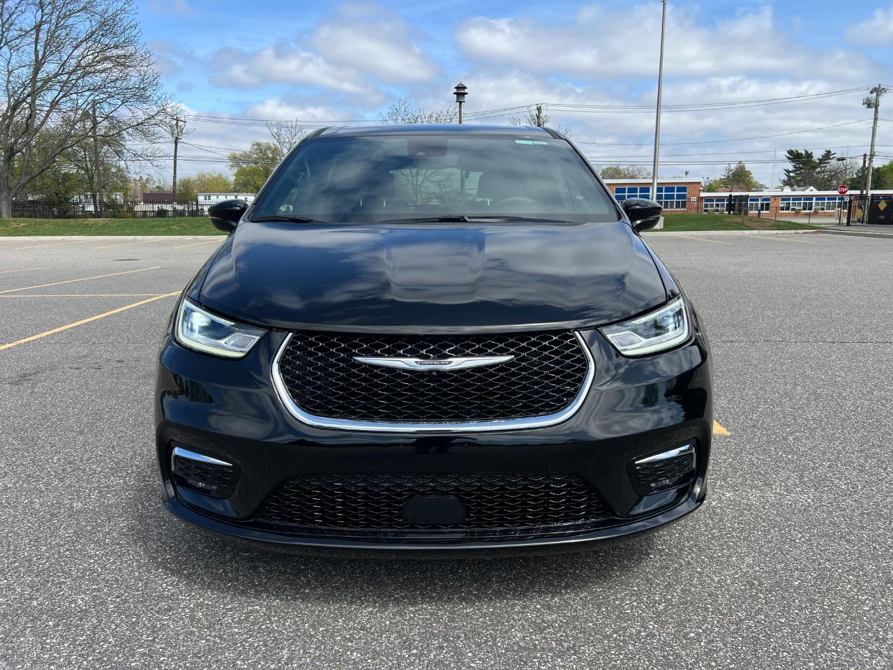 Chrysler Pacifica Select 2025