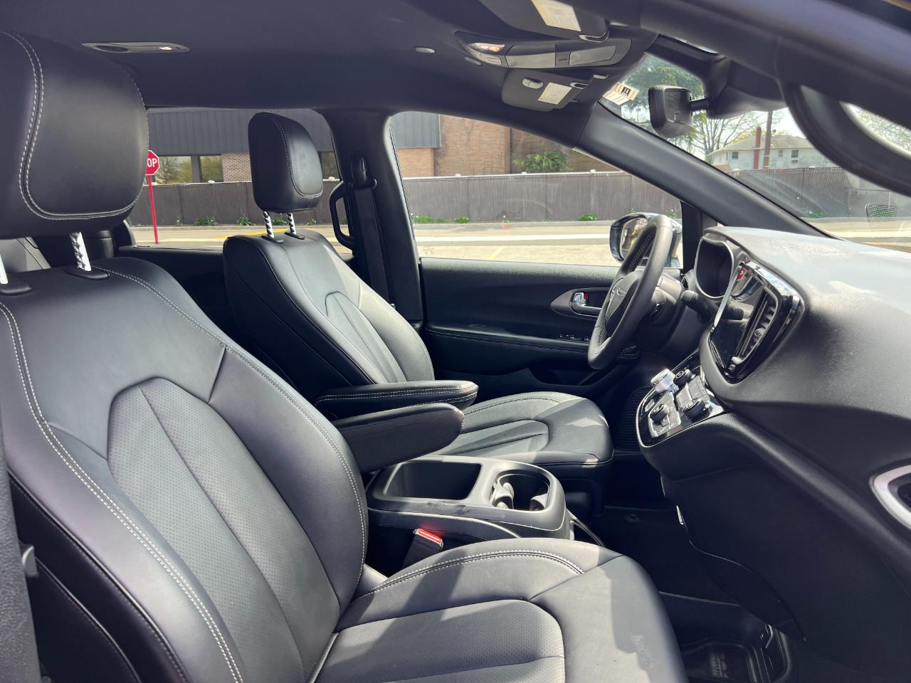 Chrysler Pacifica Select 2025