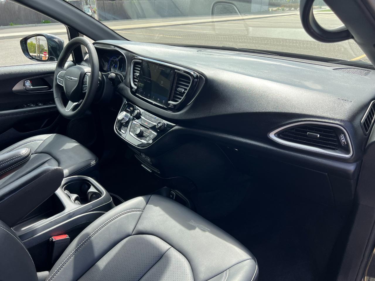 Chrysler Pacifica Select 2025