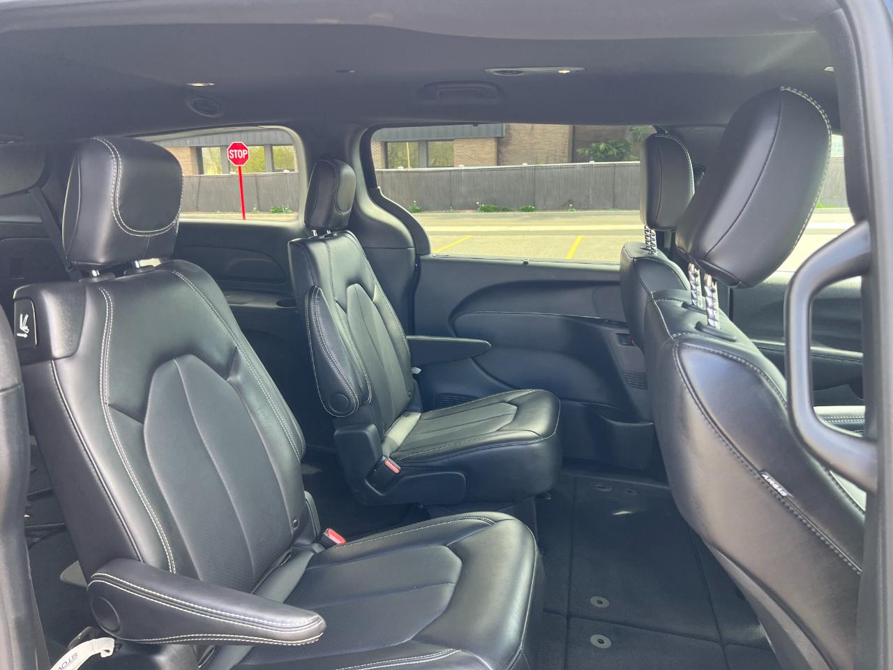 Chrysler Pacifica Select 2025