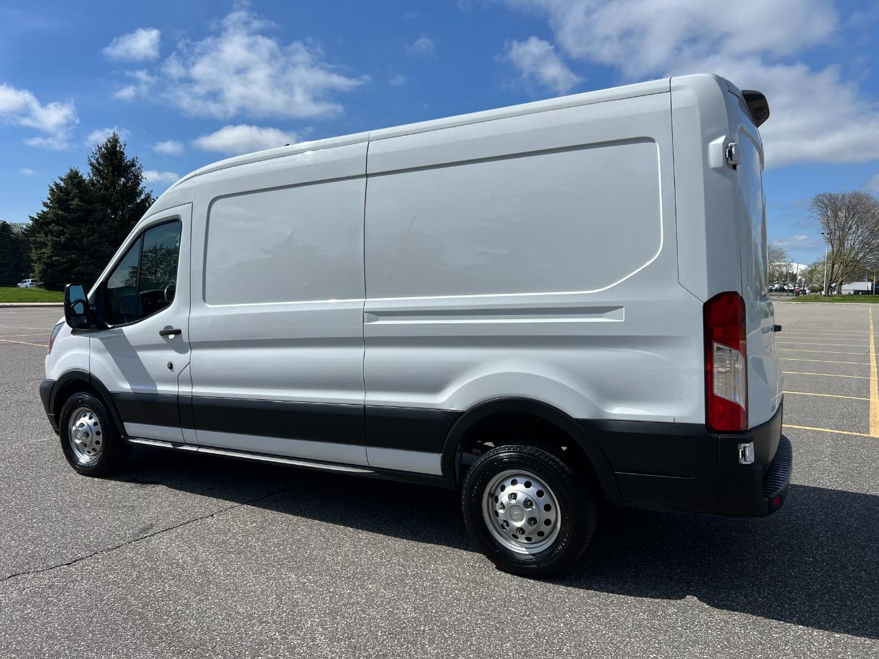 Ford Transit 250 Van Med. Roof w/Sliding Pass. 148-in. WB 2023