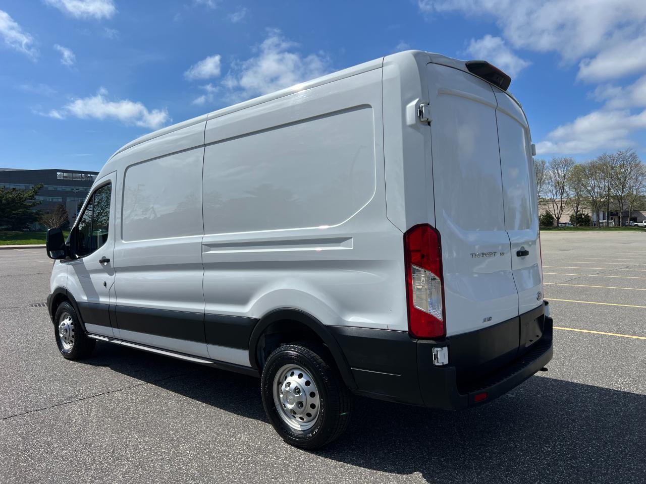 Ford Transit 250 Van Med. Roof w/Sliding Pass. 148-in. WB 2023