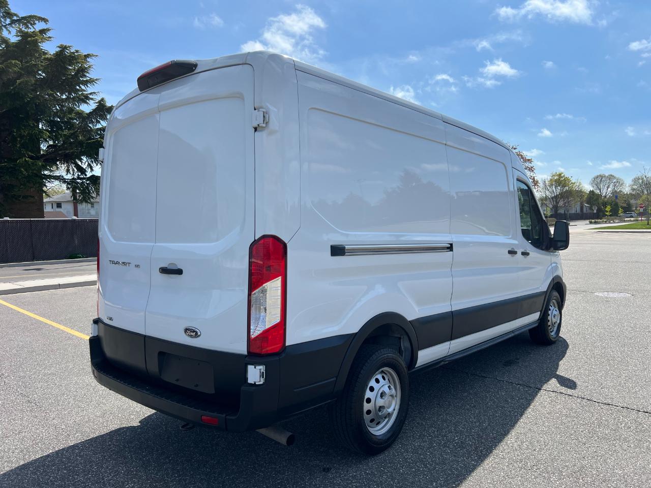 Ford Transit 250 Van Med. Roof w/Sliding Pass. 148-in. WB 2023