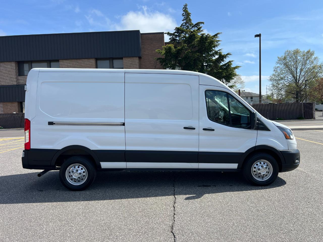 Ford Transit 250 Van Med. Roof w/Sliding Pass. 148-in. WB 2023