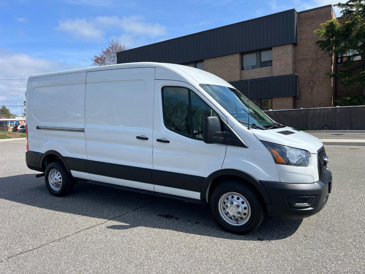Ford Transit 250 Van Med. Roof w/Sliding Pass. 148-in. WB 2023