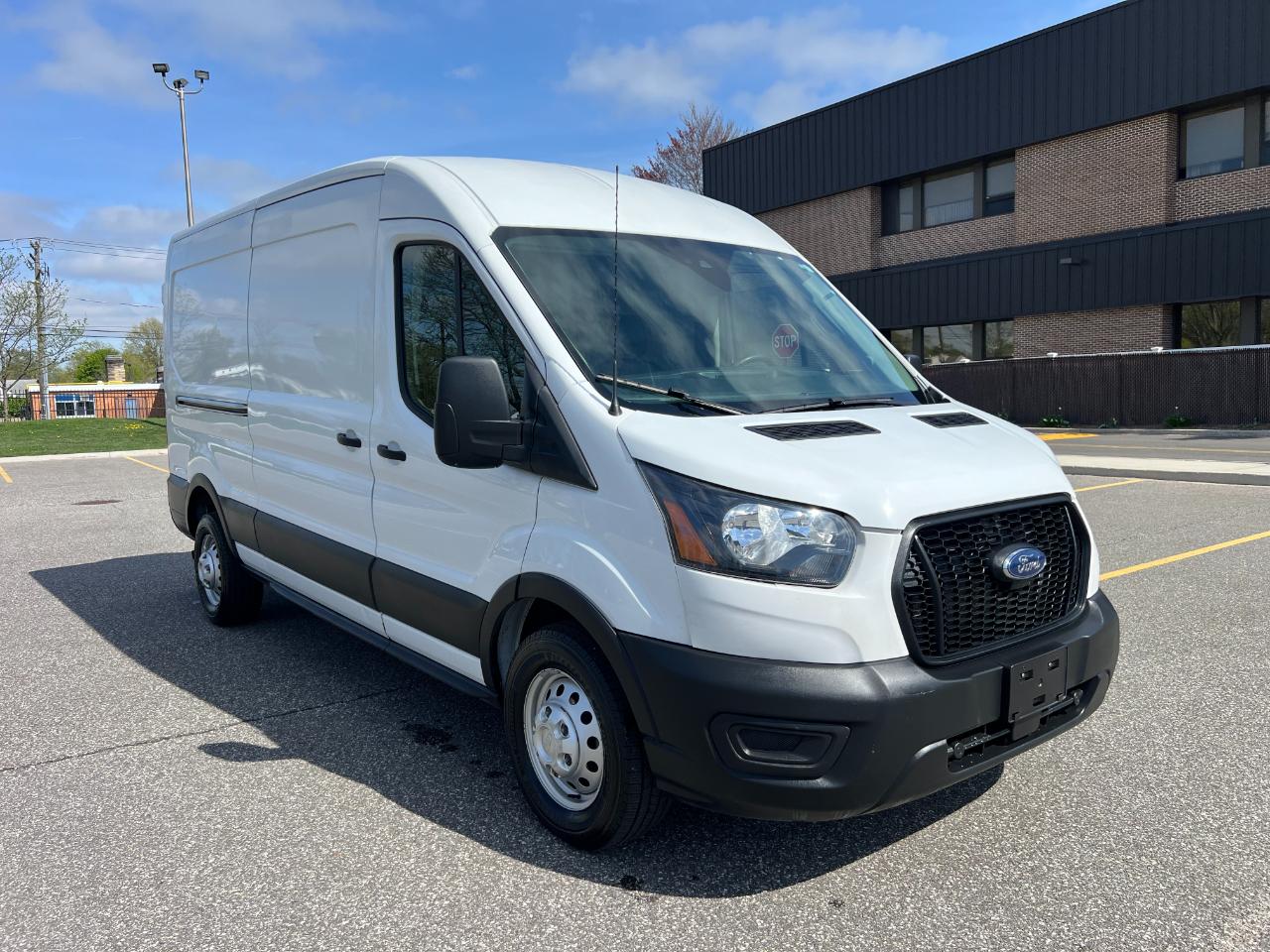 Ford Transit 250 Van Med. Roof w/Sliding Pass. 148-in. WB 2023