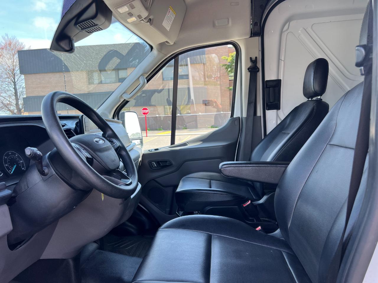 Ford Transit 250 Van Med. Roof w/Sliding Pass. 148-in. WB 2023