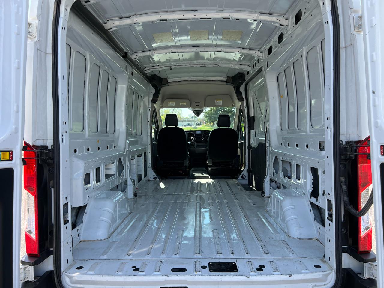 Ford Transit 250 Van Med. Roof w/Sliding Pass. 148-in. WB 2023