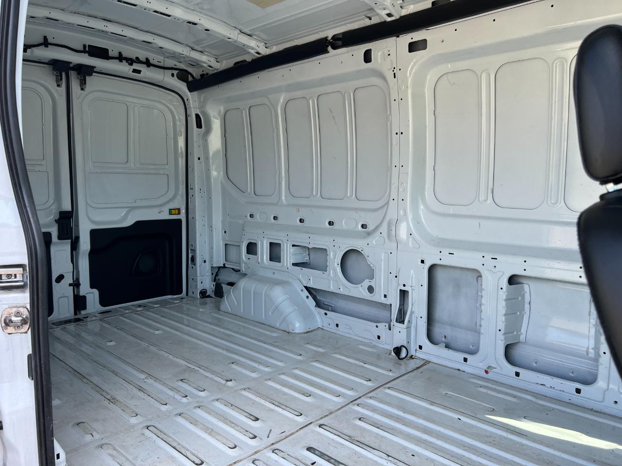 Ford Transit 250 Van Med. Roof w/Sliding Pass. 148-in. WB 2023