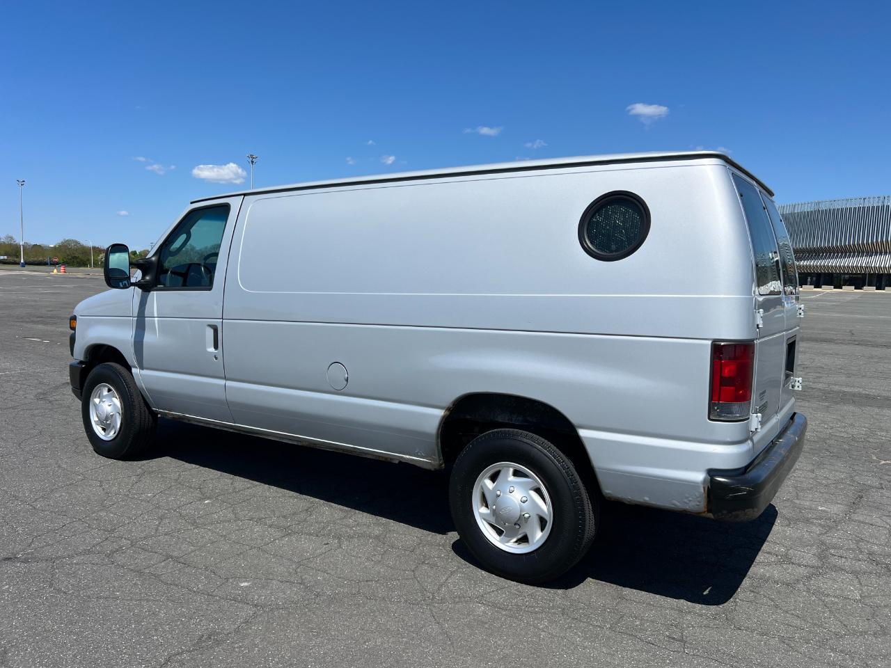 Ford Econoline E-250 2008