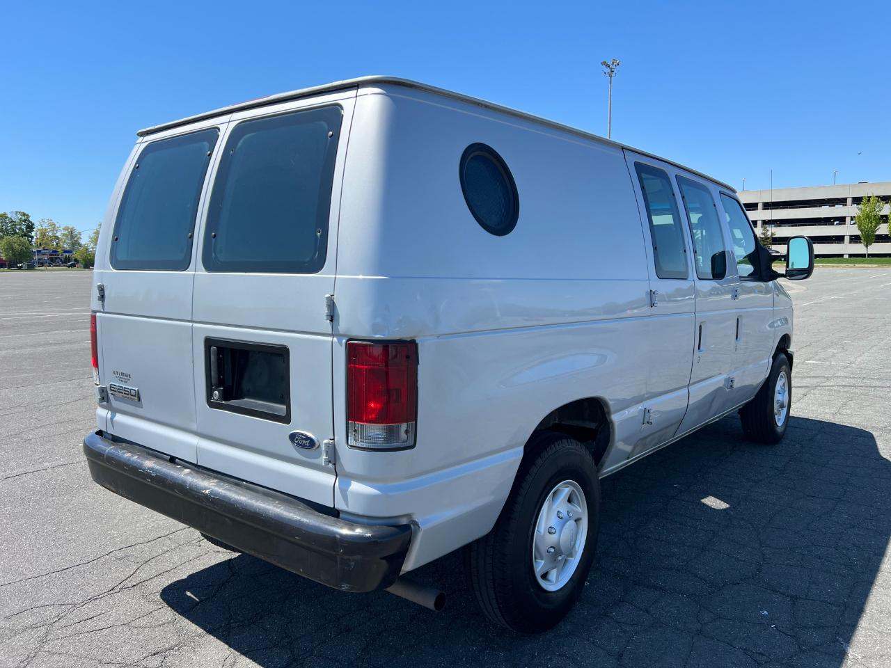 Ford Econoline E-250 2008