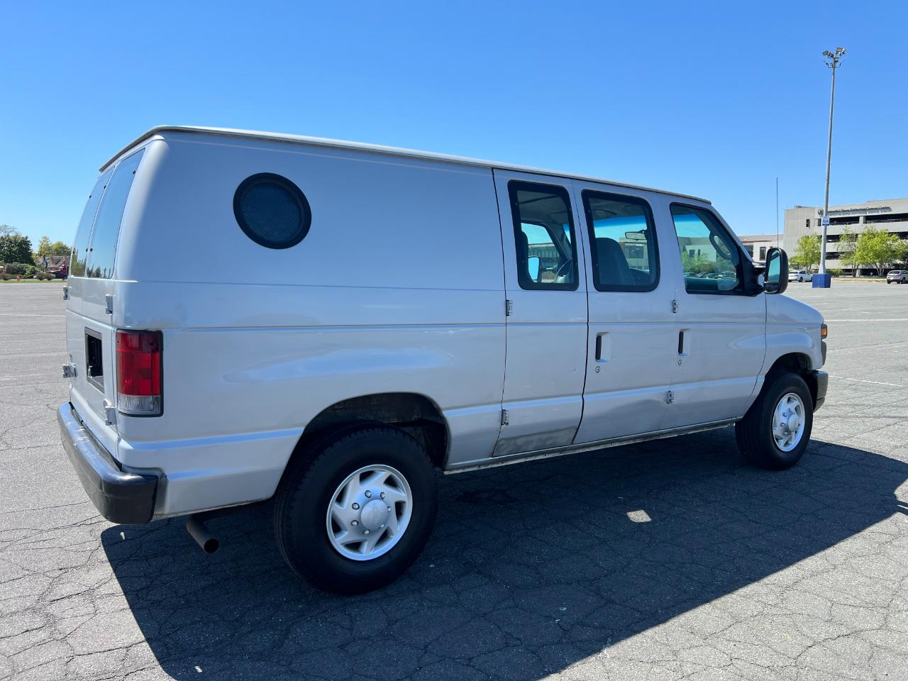 Ford Econoline E-250 2008