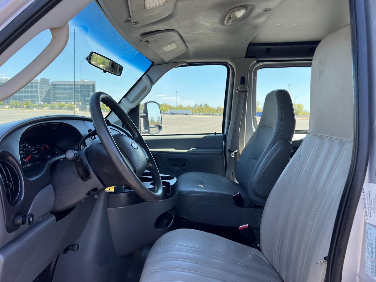 Ford Econoline E-250 2008