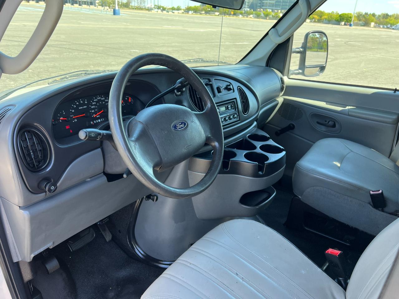 Ford Econoline E-250 2008