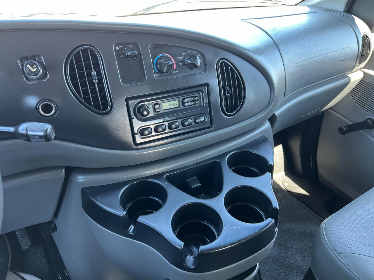 Ford Econoline E-250 2008