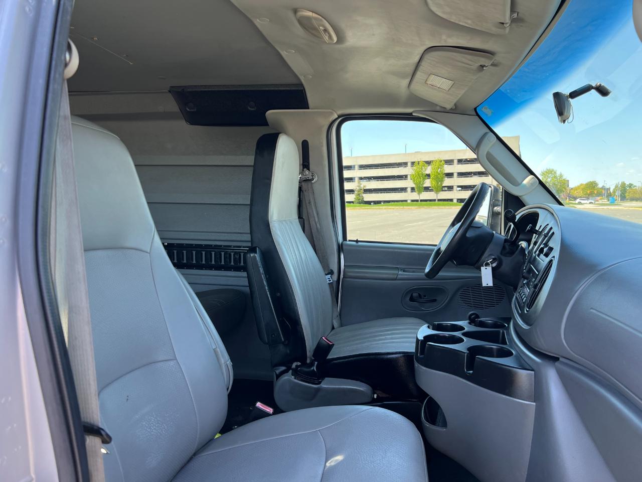 Ford Econoline E-250 2008