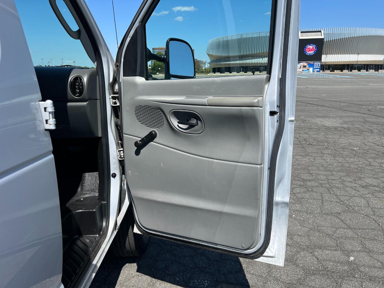 Ford Econoline E-250 2008