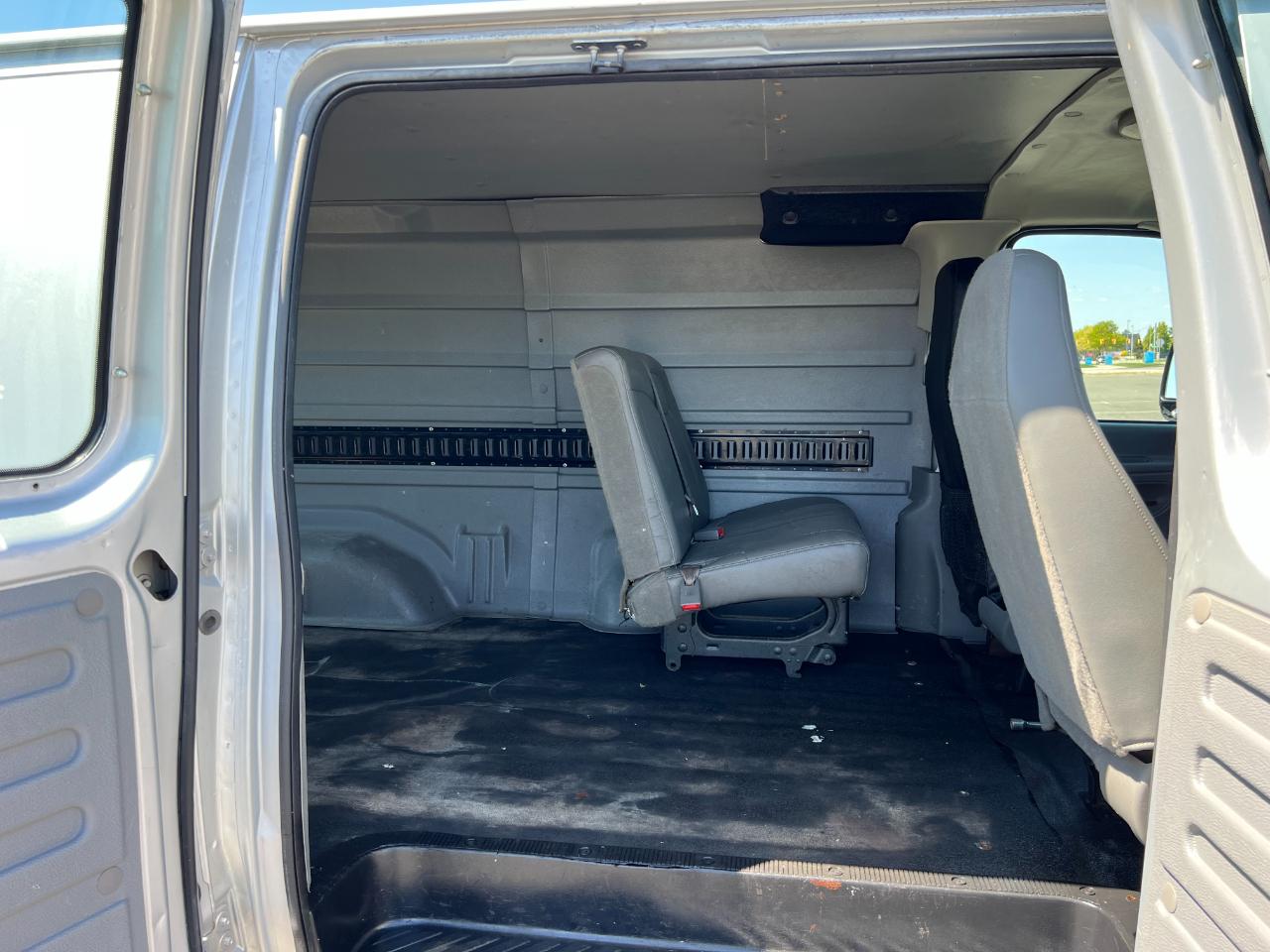 Ford Econoline E-250 2008