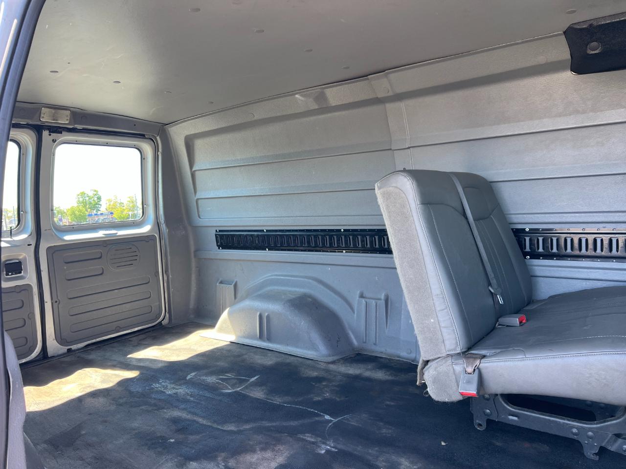 Ford Econoline E-250 2008